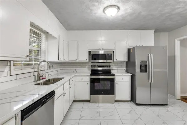 $2,295 | 1246 Elgin Way, Riverdale, GA 30296