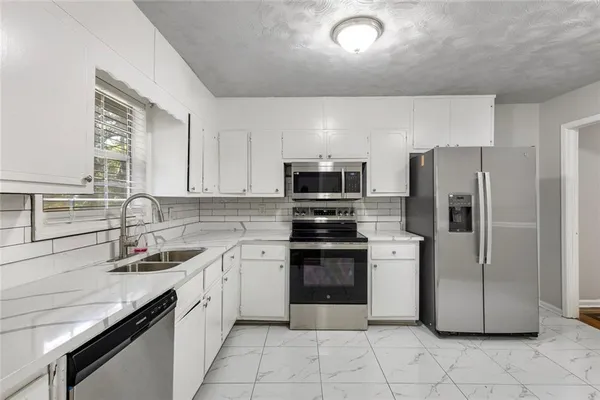 $2,295 | 1246 Elgin Way, Riverdale, GA 30296