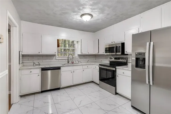 $2,295 | 1246 Elgin Way, Riverdale, GA 30296