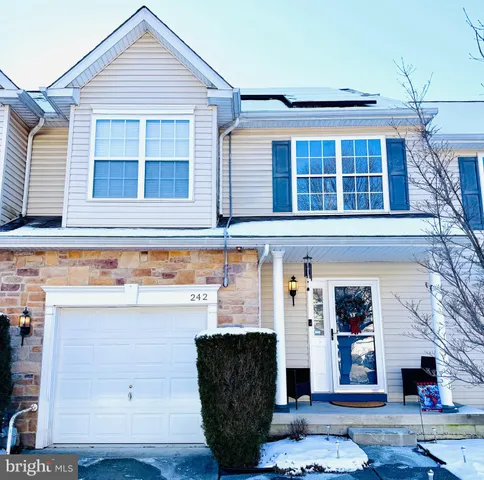 $369,900 | 242 Hidden Drive, Blackwood, NJ 08012