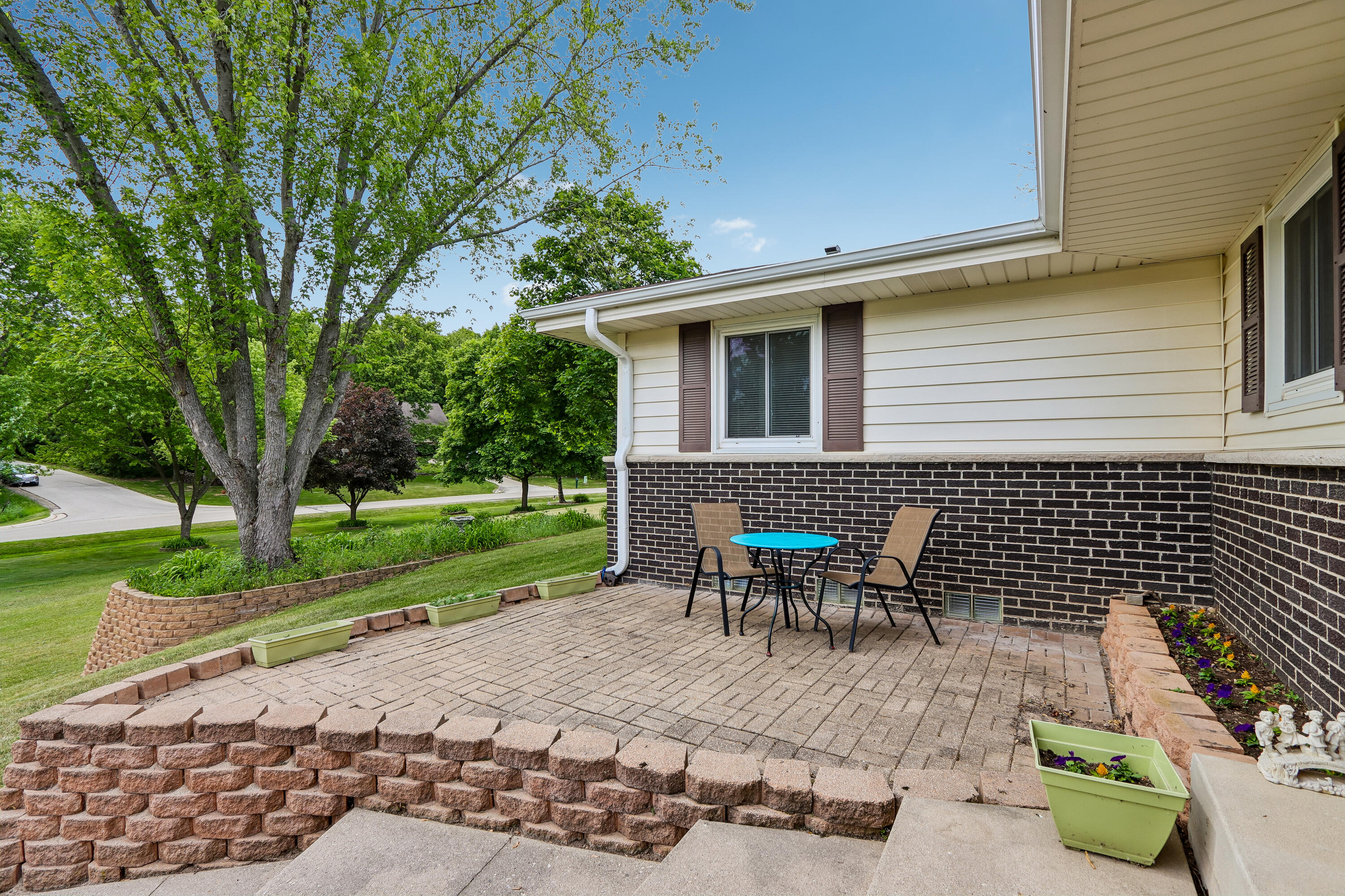 804 Lochtyn Ridge Wales, WI 53183 - Photo 45 of 58 Front Patio