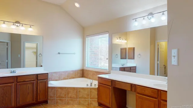 $699,000 | 9921 Michelle Hill, San Antonio, TX 78266