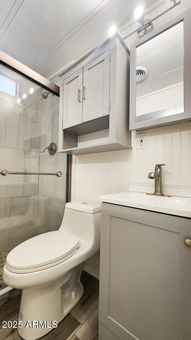 16 North Star Vale Road, Unit 11 Star Valley, AZ 85541 - Photo 13 of 24 a bathroom with a toilet a sink and shower