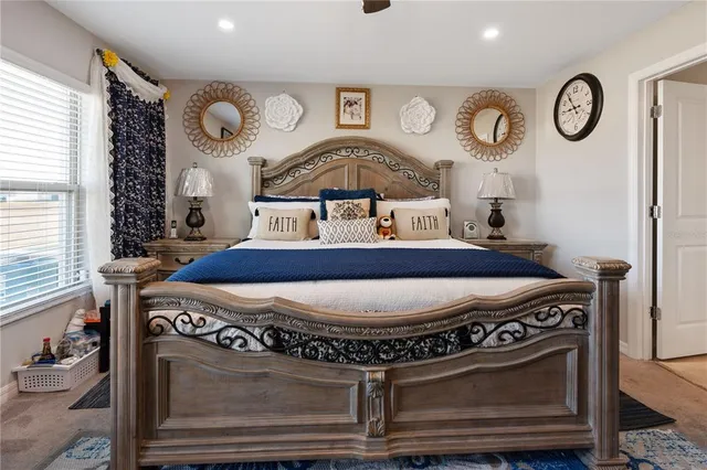 a en suite bathroom with double vanity