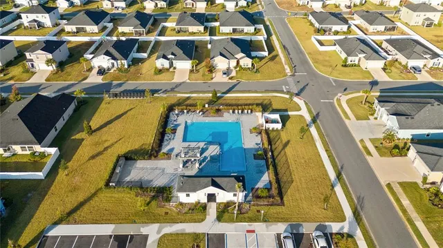 walk in entryway with outdoor seating