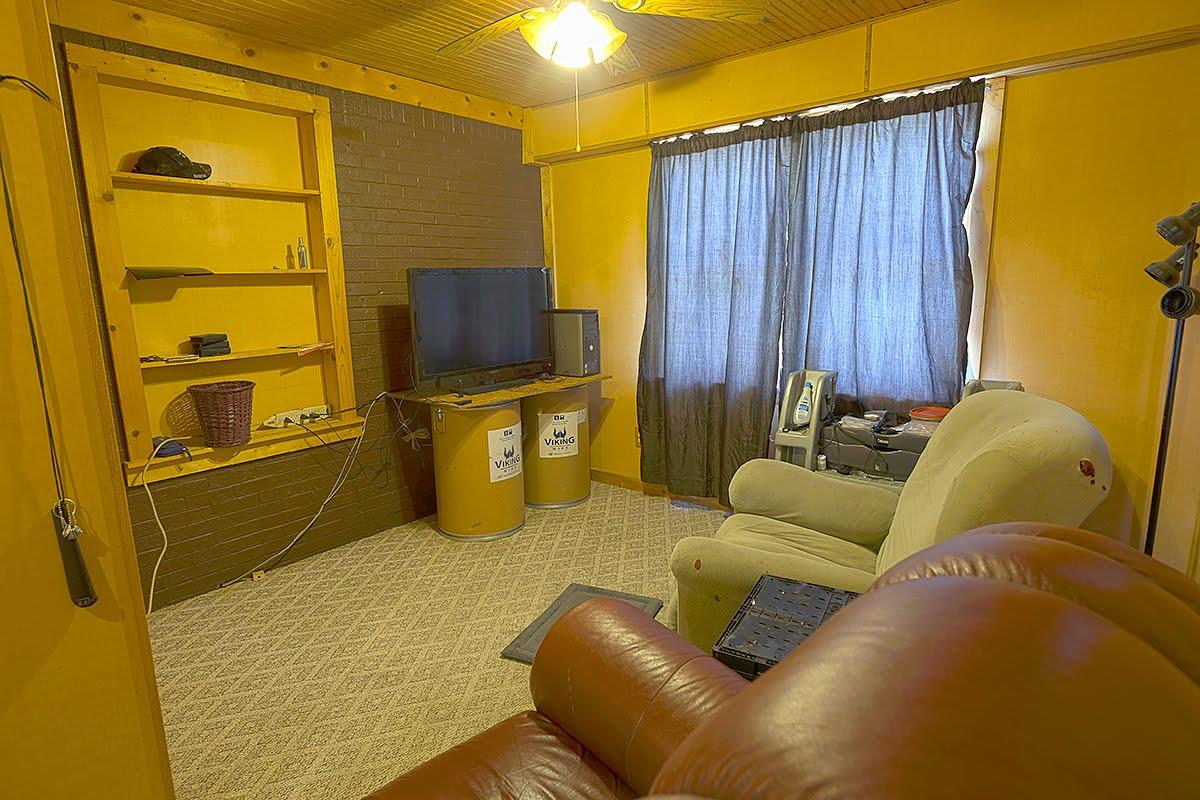 2779 Dale Ridge Road Dowelltown, TN 37059 - Photo 11 of 20 a living room with furniture