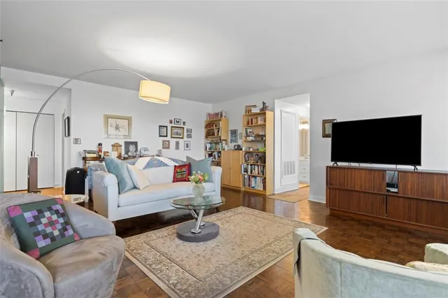 $273,900 | 750 Washington Road, Unit 1006, Pittsburgh, PA 15228