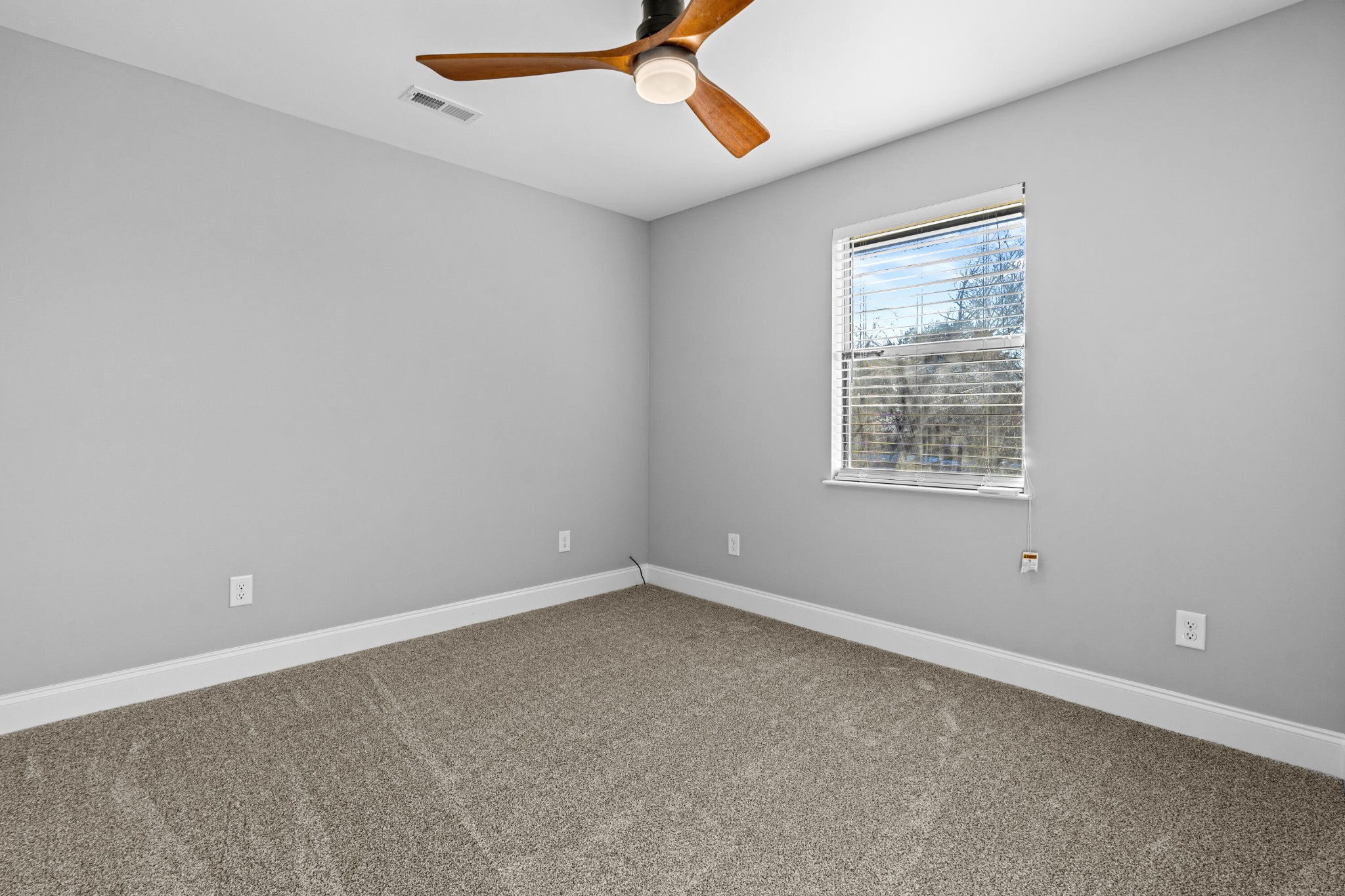 208 No Pone Road Northwest Georgetown, TN 37336 - Photo 12 of 17 an empty room with windows