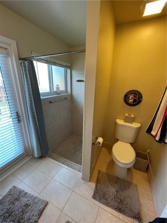 8581 Southwest 27th Place Davie, FL 33328 - Photo 6 of 10 a bathroom with a sink and a toilet