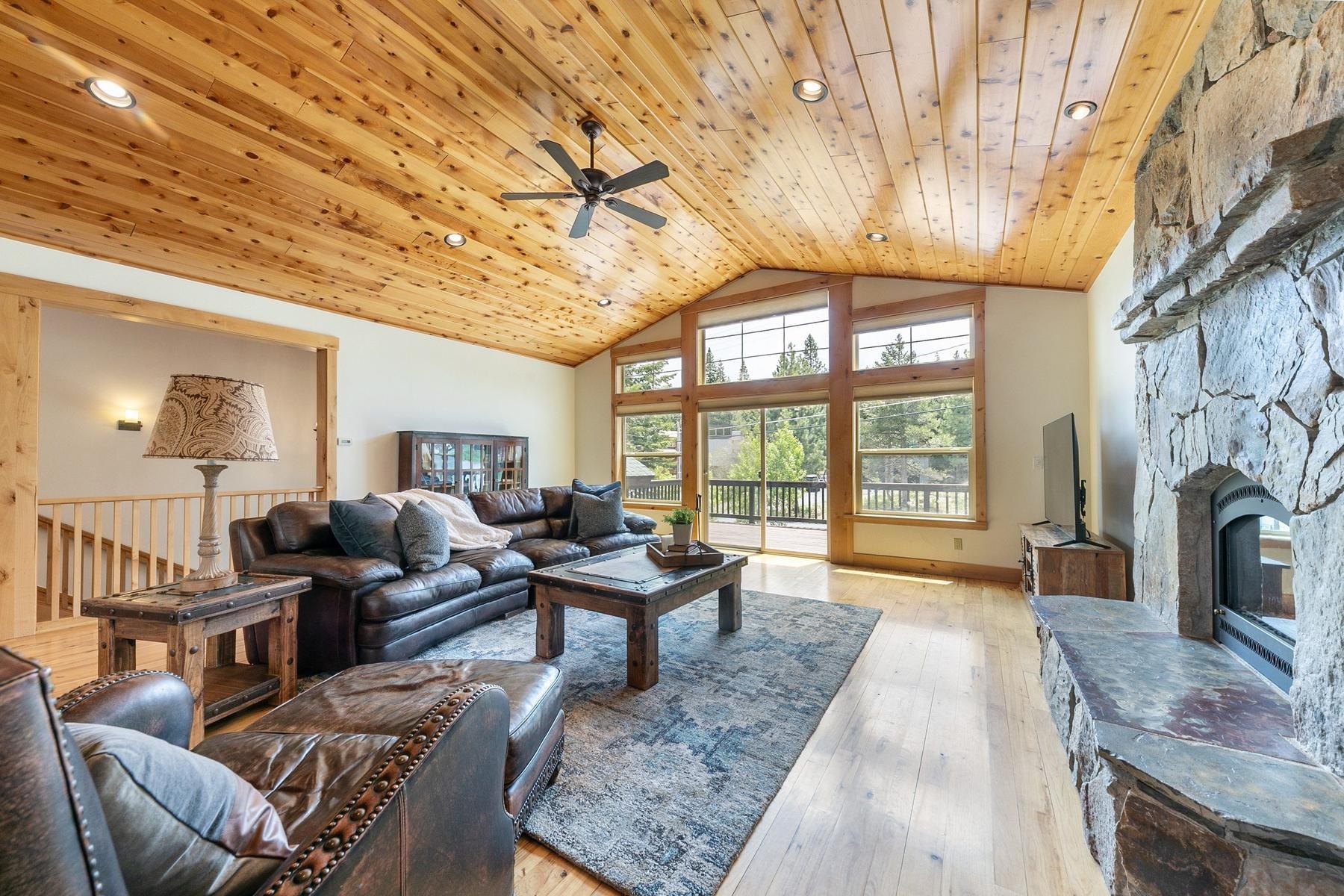 14780 Slalom Way Truckee, CA 96161 - Photo 6 of 28 Gallery Image 6