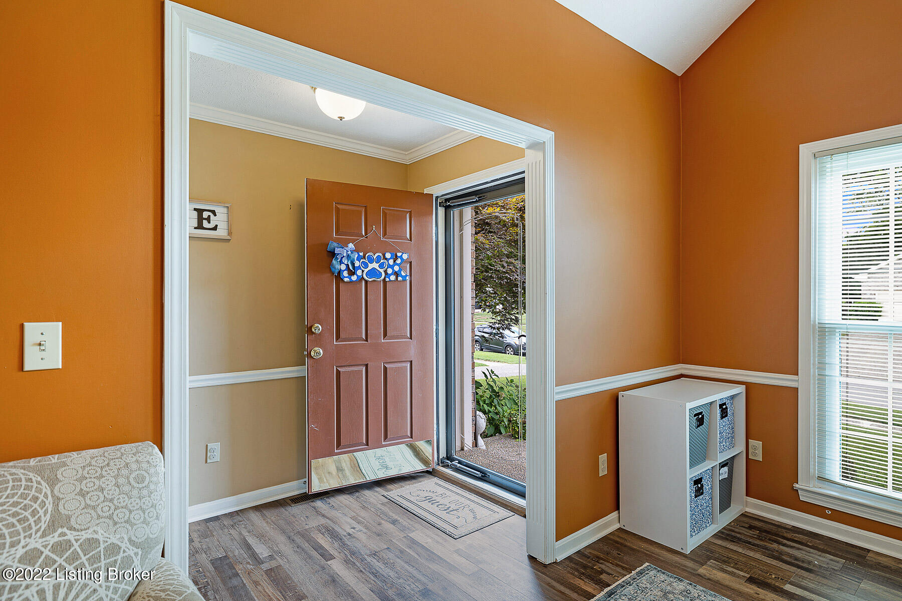 8304 Lacevine Road Louisville, KY 40220 - Photo 3 of 38 Entry