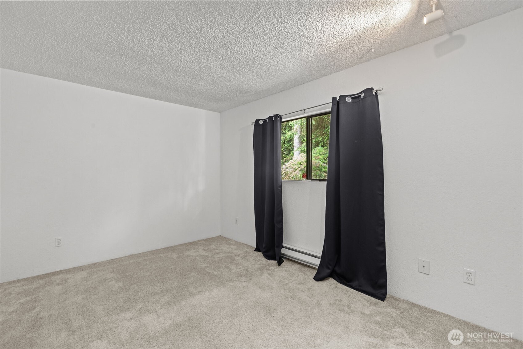 25042 Lake Fenwick Road, Unit 35 Kent, WA 98032 - Photo 23 of 38