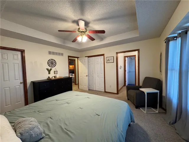 $350,000 | 300 North Hickory Street, Gardner, KS 66030