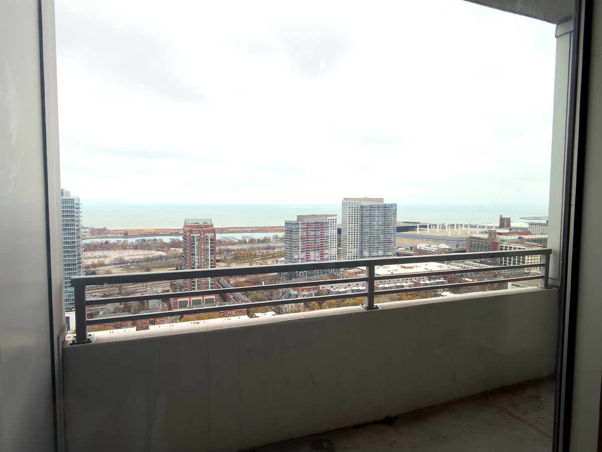 1720 South Michigan Avenue, Unit 3002 Chicago, IL 60616 - Photo 20 of 22 a view of city from a balcony