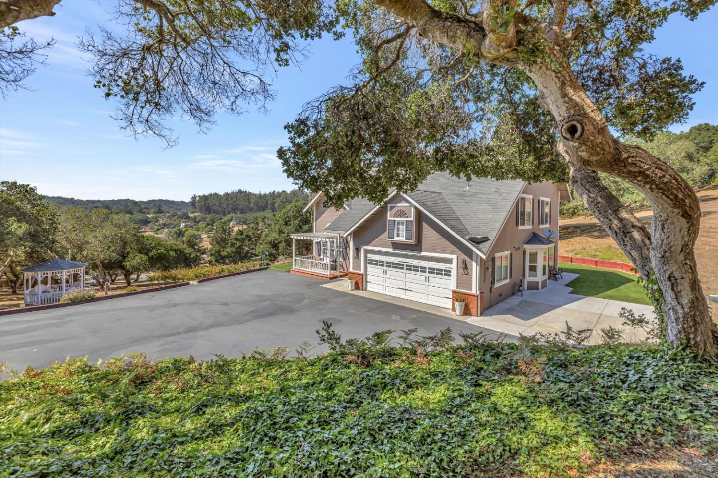 136 Echo Valley Road Salinas, CA 93907 - Photo 7 of 82 Gallery Image 7