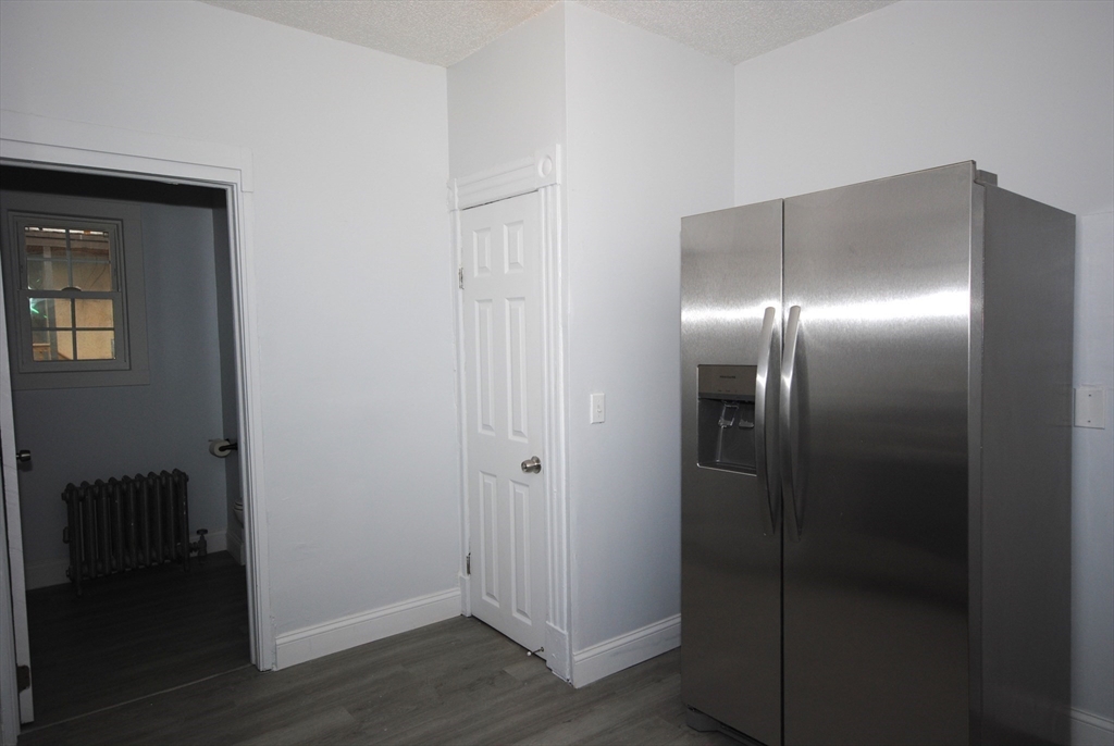 72 Hall Street Springfield, MA 01108 - Photo 8 of 39