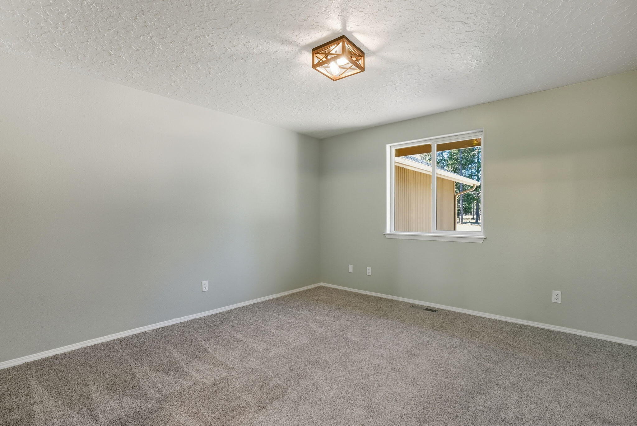 52220 Dorrance Meadow Road La Pine, OR 97739 - Photo 31 of 56 2nd bedroom