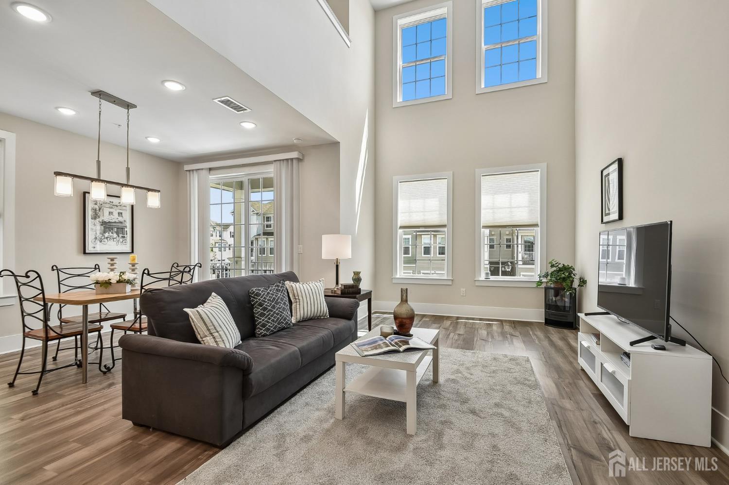 723 Station Road Dunellen, NJ 08812 - Photo 4 of 38 Gallery Image 4