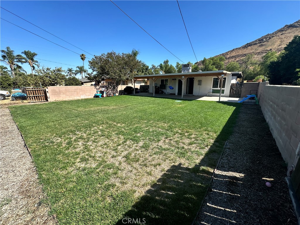 18470 7th Street Bloomington, CA 92316 - Photo 36 of 45 a front view of a house with garden