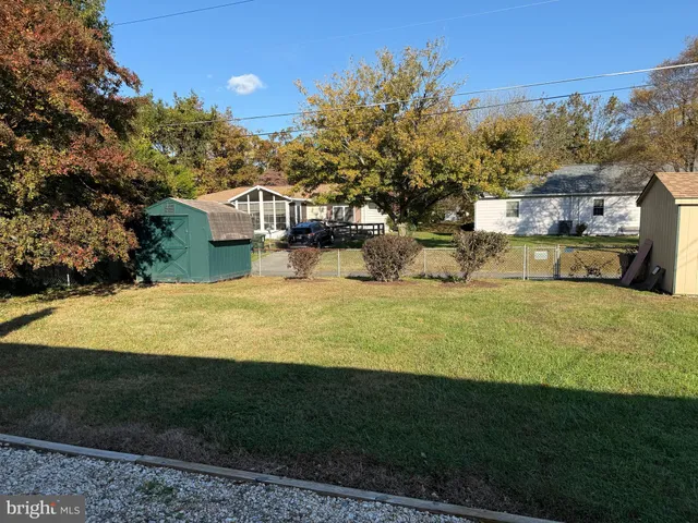 a view of an house with swimming pool