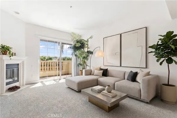 $699,000 | 14343 Burbank Boulevard, Unit 301, Sherman Oaks, CA 91401