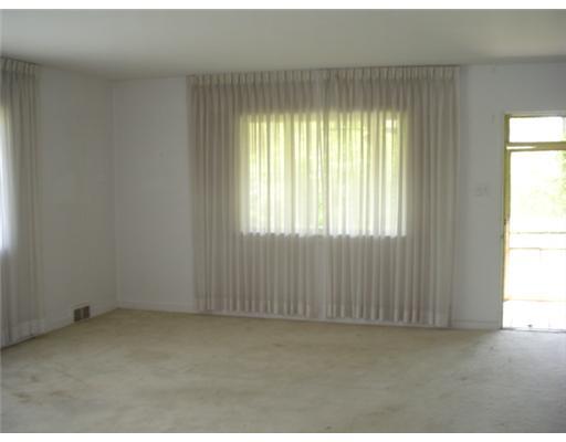 1128 State Road Monessen, PA 15062 - Photo 7 of 12 Living Room.