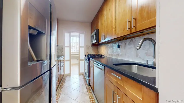 $689,000 | 118-17 Union Turnpike, Unit 18H | Forest Hills