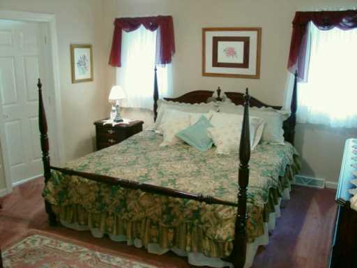124 Field Club Circle McKees Rocks, PA 15136 - Photo 2 of 8