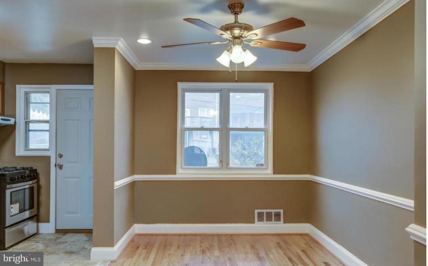 1034 Wedgewood Road Baltimore, MD 21229 - Photo 12 of 30 Living Room