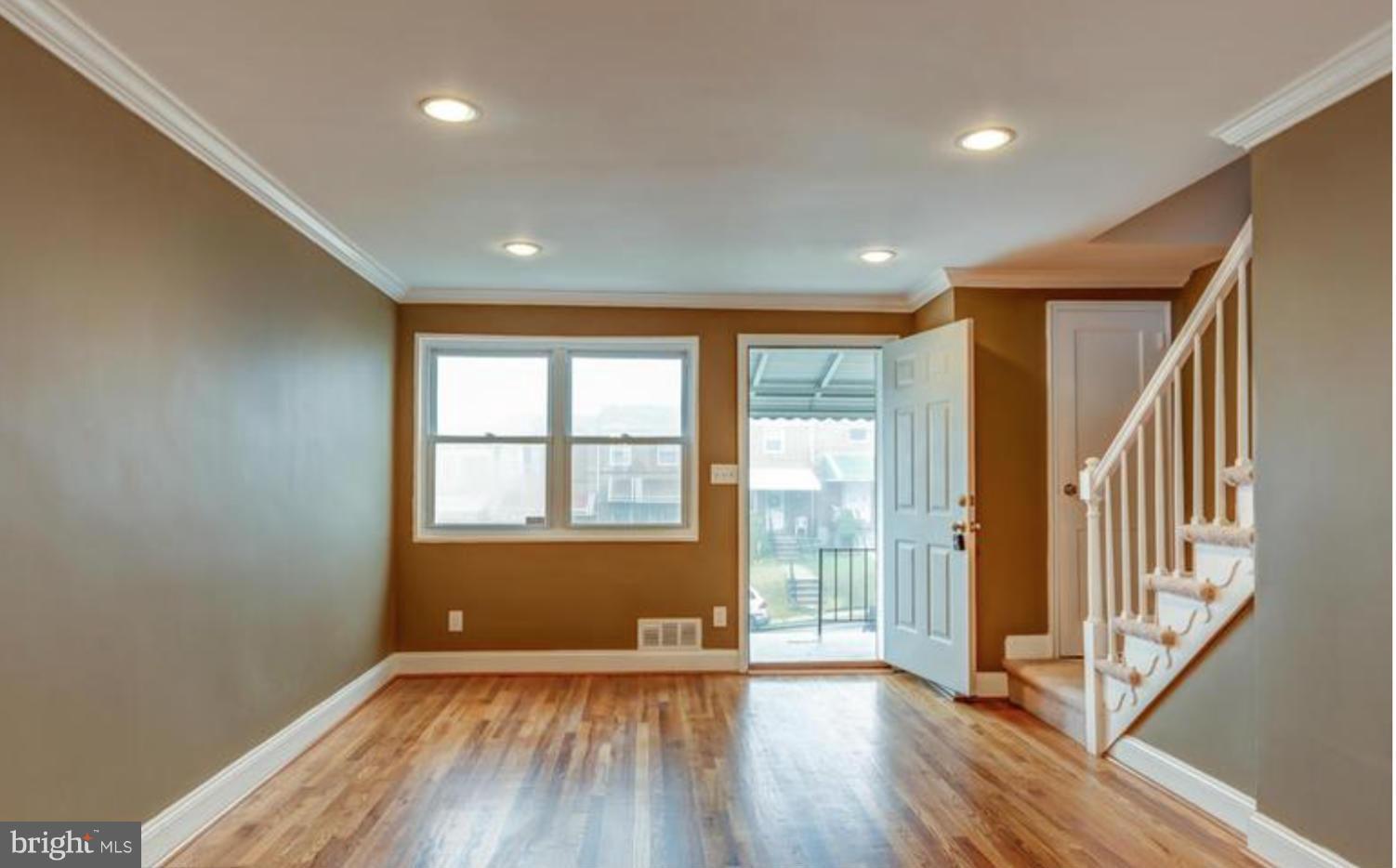 1034 Wedgewood Road Baltimore, MD 21229 - Photo 3 of 30 Living Room