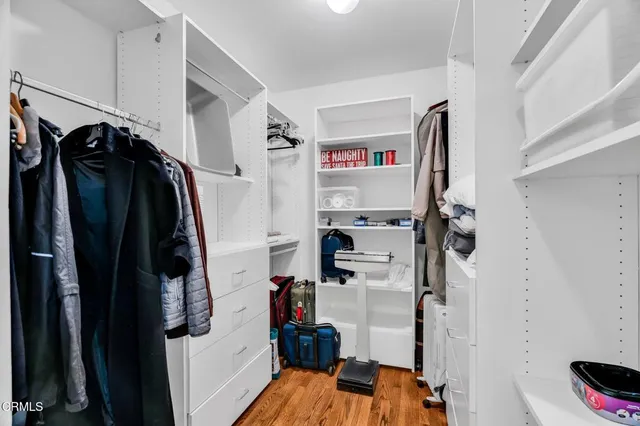 a view of yard with green space