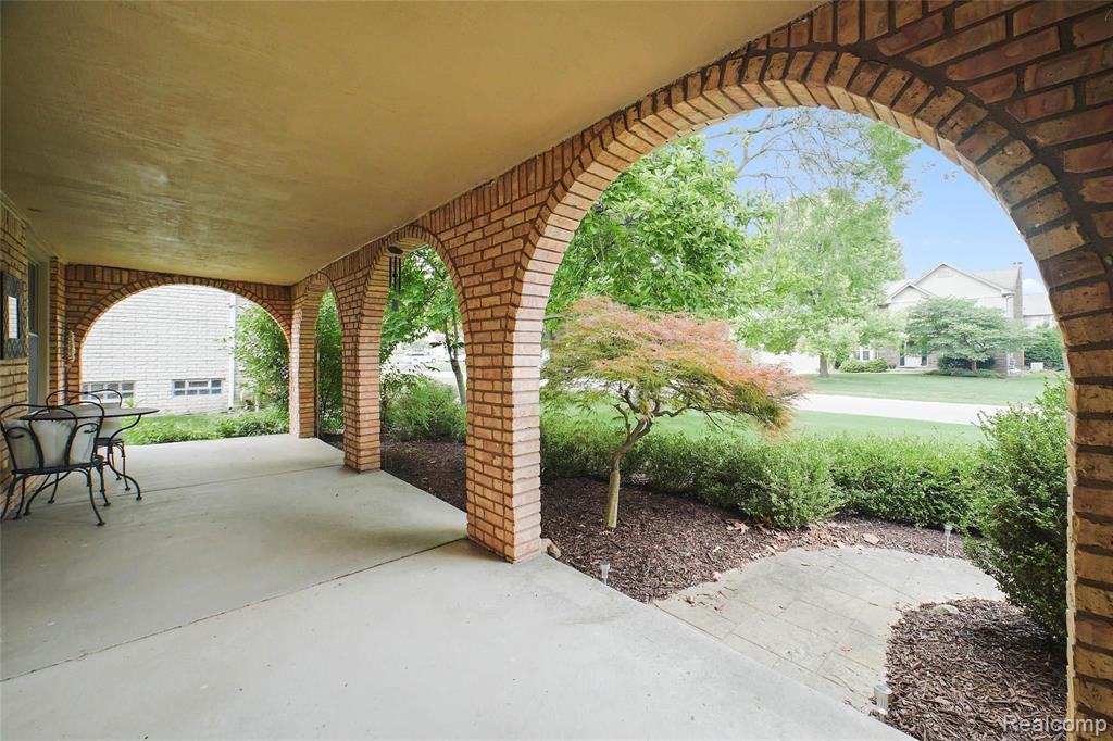 678 Plum Ridge Drive Rochester Hills, MI 48309 - Photo 4 of 36