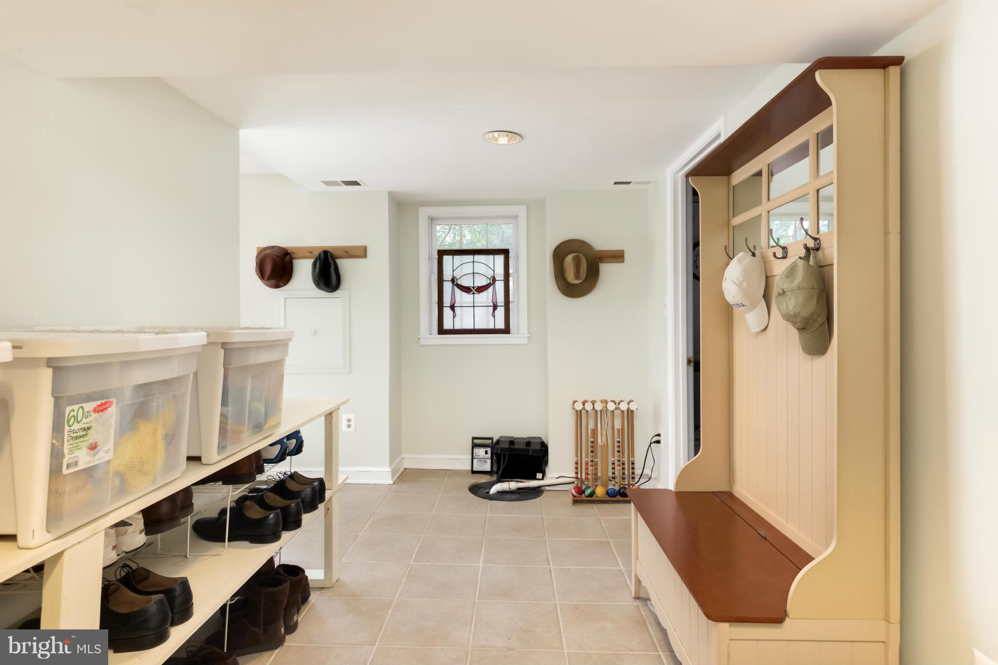 4508 19th Road North Arlington, VA 22207 - Photo 19 of 30 a view of entryway with workspace