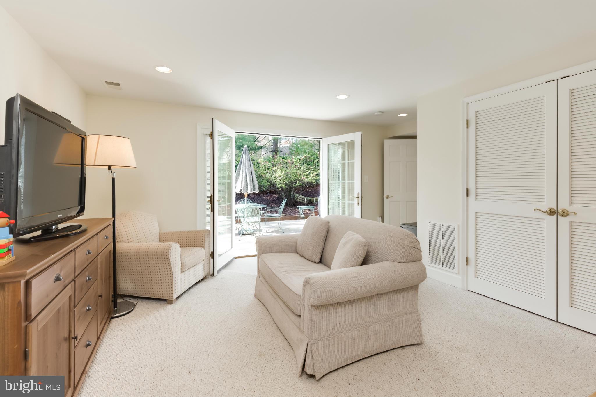 4508 19th Road North Arlington, VA 22207 - Photo 21 of 30 a living room with furniture and a flat screen tv