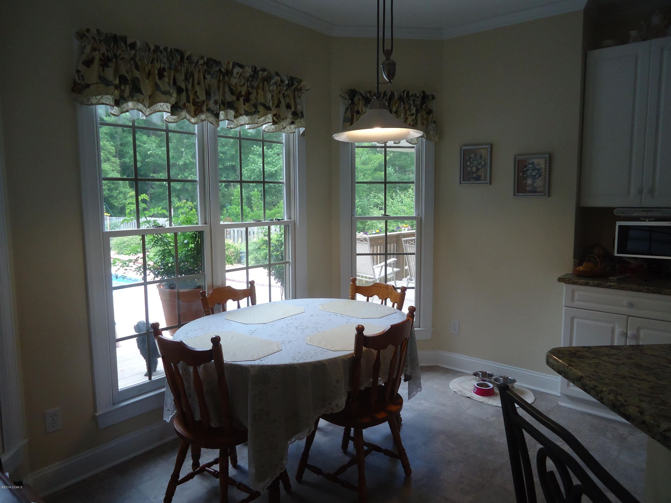 109 Nyon Road New Bern, NC 28562 - Photo 8 of 26 Breakfast Area