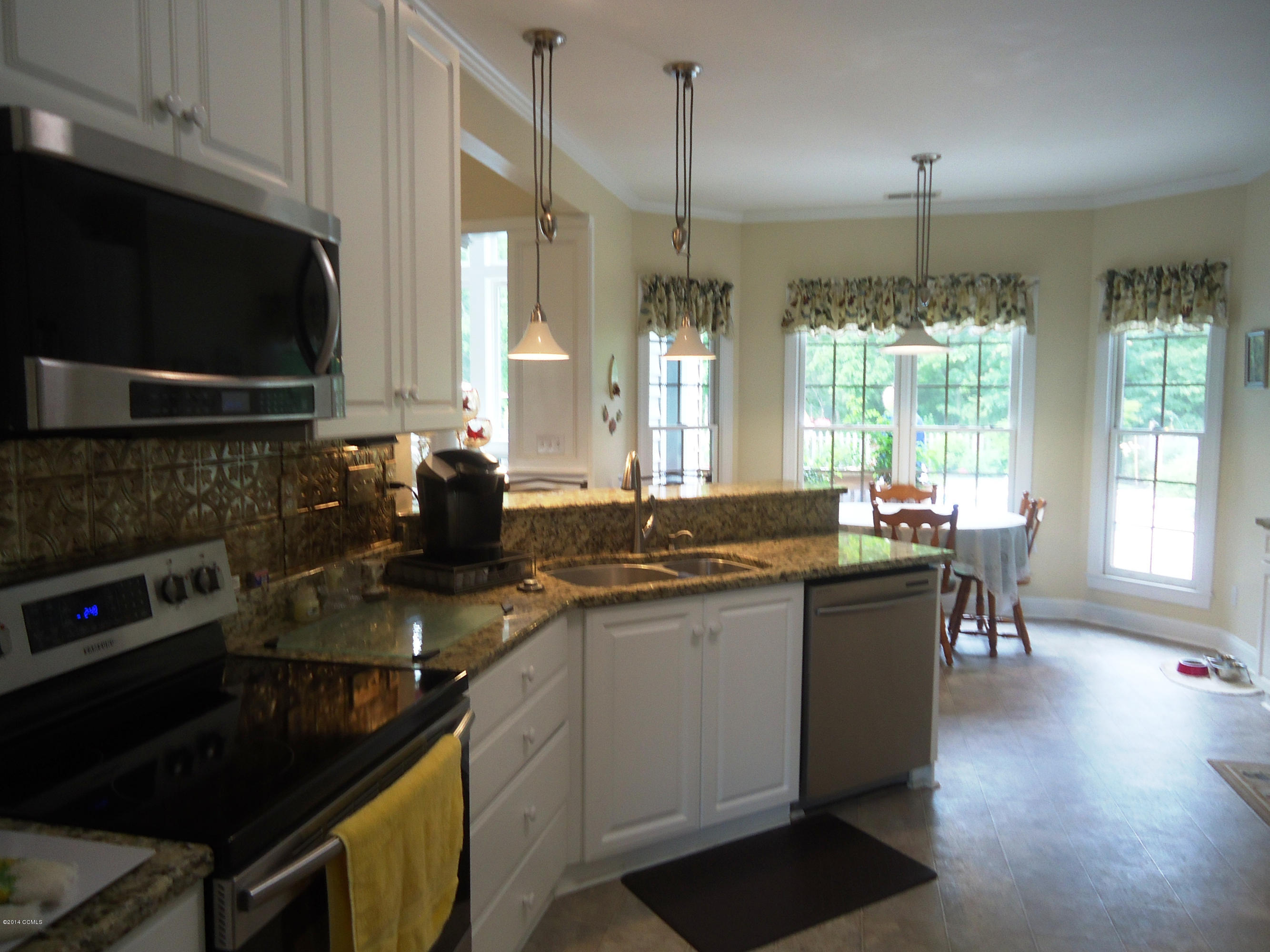 109 Nyon Road New Bern, NC 28562 - Photo 9 of 26 Kitchen