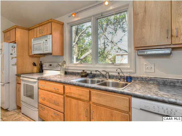 1407 Rutledge Avenue Charlottesville, VA 22903 - Photo 8 of 24 Gallery Image 8