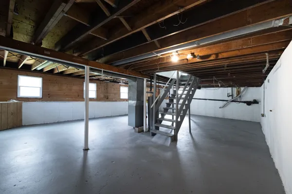 $375,000 | 21 Longwood Drive, Naugatuck, CT 06770