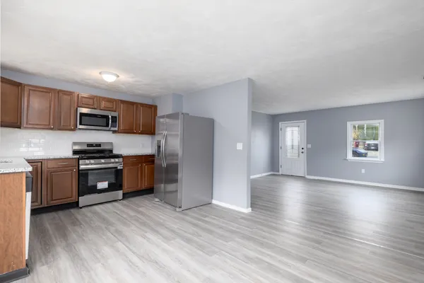 $375,000 | 21 Longwood Drive, Naugatuck, CT 06770