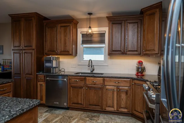 $465,000 | 3334 Southwest 43rd Street, Topeka, KS 66610