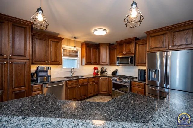 $465,000 | 3334 Southwest 43rd Street, Topeka, KS 66610