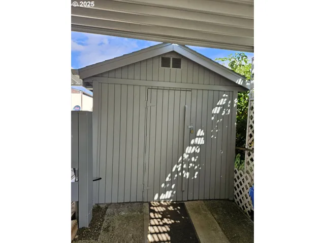 a house view with a outdoor space