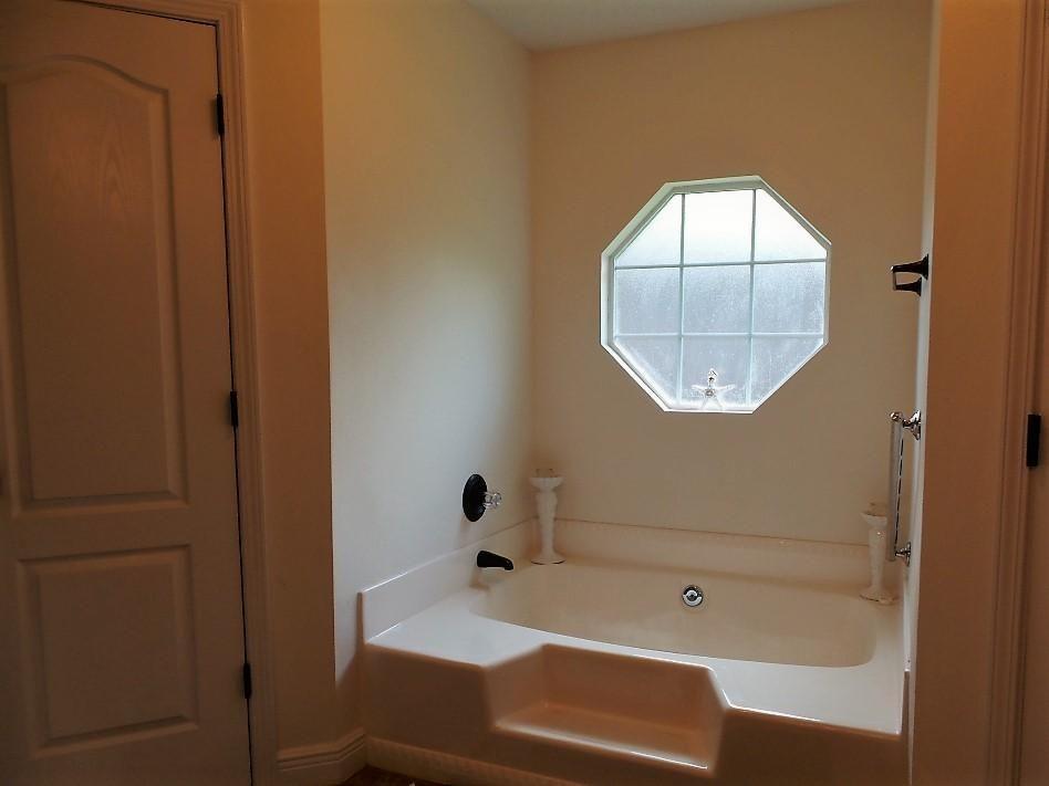 211 Foxchase Way Crestview, FL 32536 - Photo 16 of 24 a bathroom with a bathtub and a shower