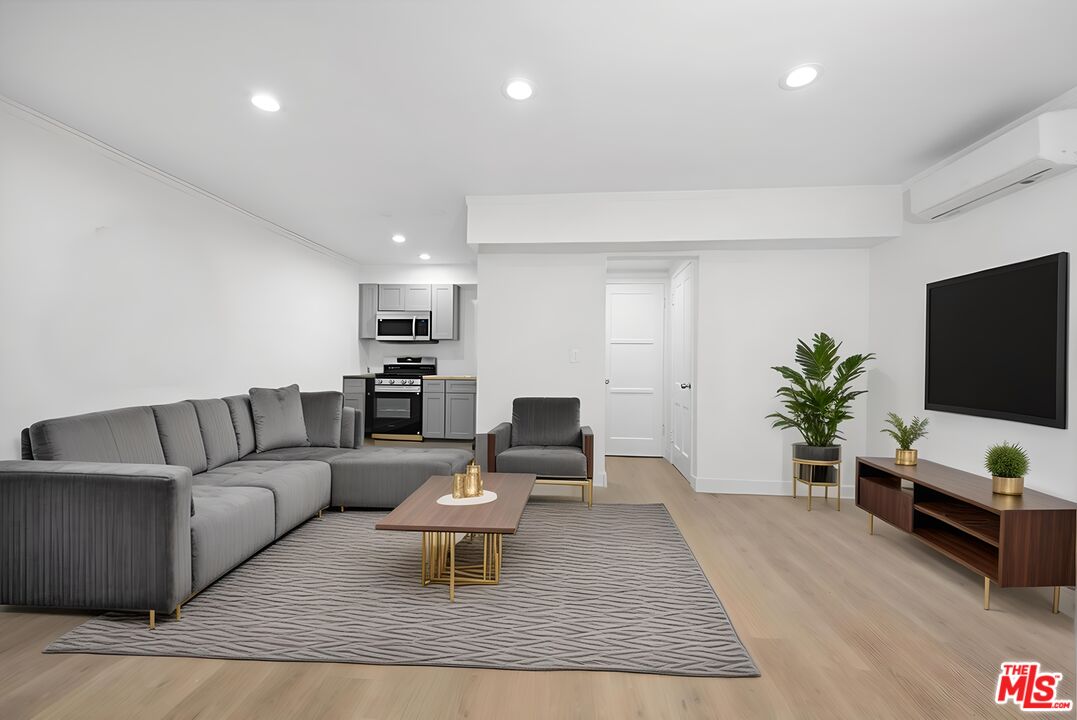 1805 Nichols Canyon Road Los Angeles, CA 90046 - Photo 14 of 17