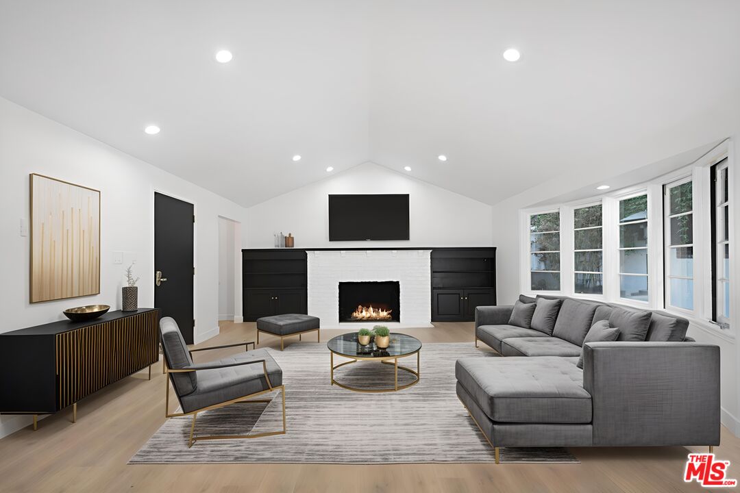 1805 Nichols Canyon Road Los Angeles, CA 90046 - Photo 4 of 17