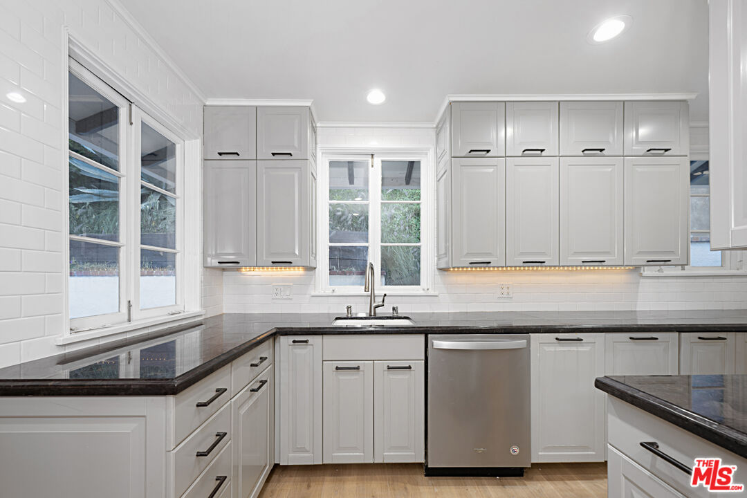 1805 Nichols Canyon Road Los Angeles, CA 90046 - Photo 6 of 17