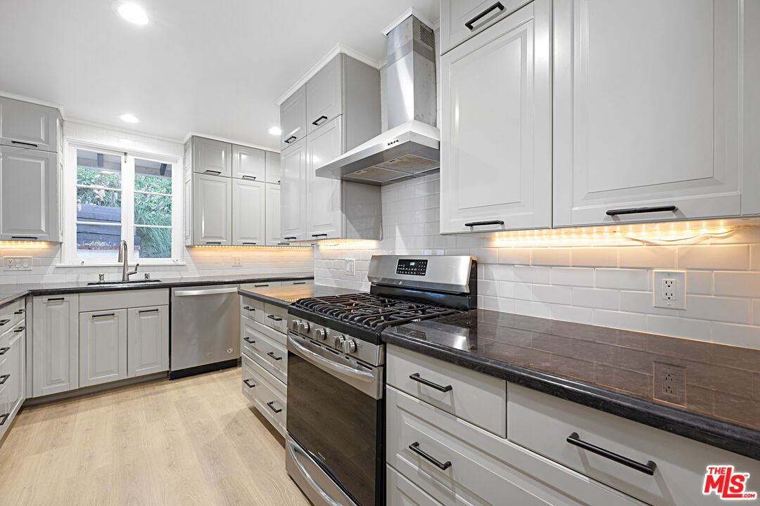 1805 Nichols Canyon Road Los Angeles, CA 90046 - Photo 7 of 17