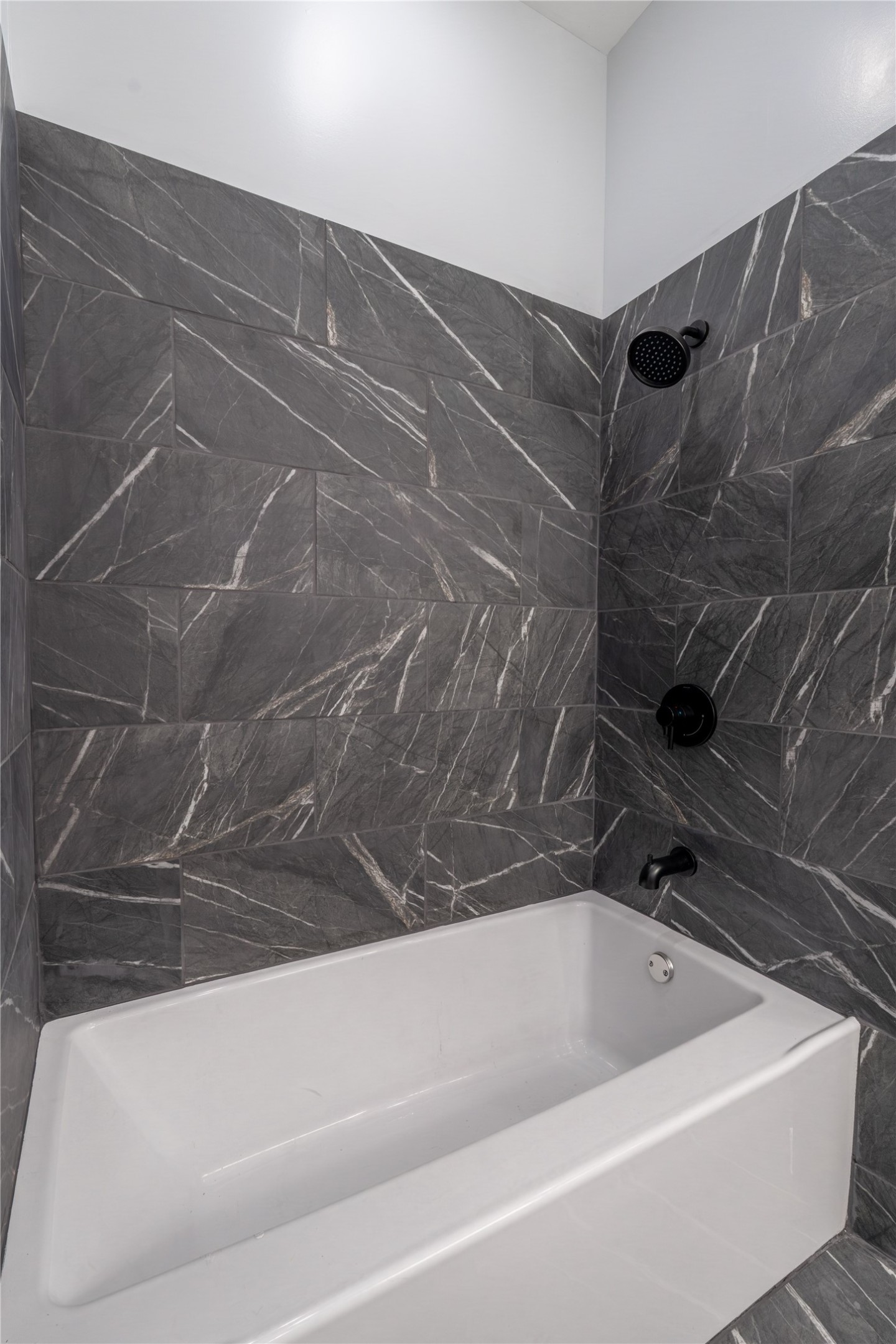 164 County Road 3370 Cleveland, TX 77327 - Photo 20 of 27 Shower and tub combo