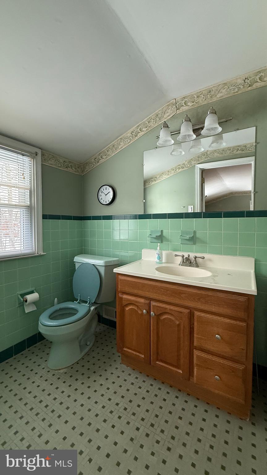 2344 Oakfield Road Warrington, PA 18976 - Photo 13 of 27