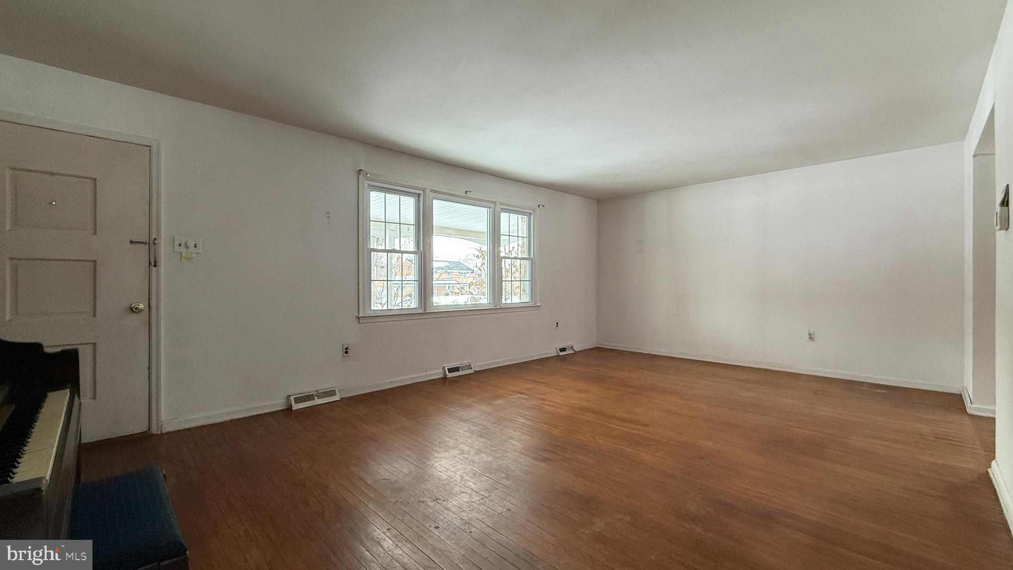 2344 Oakfield Road Warrington, PA 18976 - Photo 5 of 27